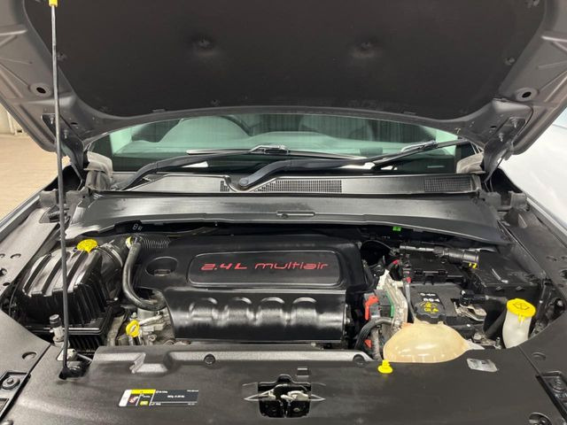 ●当店では、各メーカーの専用診断テスターを導入。国家資格を持つテクニカルスタッフも常駐しておりますので、万が一の際にも安心してご利用いただけます。