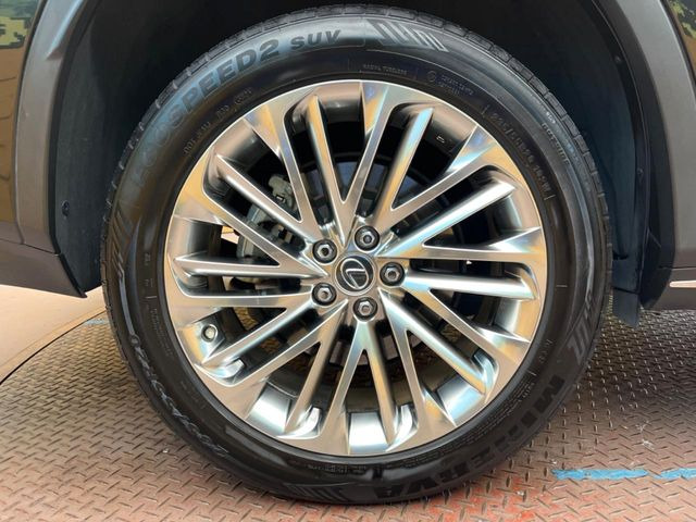 �y�O���[�h��p����20�C���`�A���~�z�C�[���z�f�U�C�����̍��������A���~�z�C�[���𑕒����Ă���܂��B�e��ЊO�A���~�z�C�[����A�X�^�b�h���X�^�C�����戵�����Ă���܂��B���񂲑��k����������