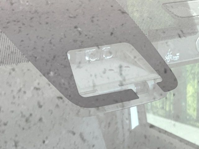 【トヨタセーフティセンス】走行中に前方の車両等を認識し、衝突しそうな時は警報とブレーキで衝突回避と被害軽減をアシスト。より安全にドライブをお楽しみいただけます。