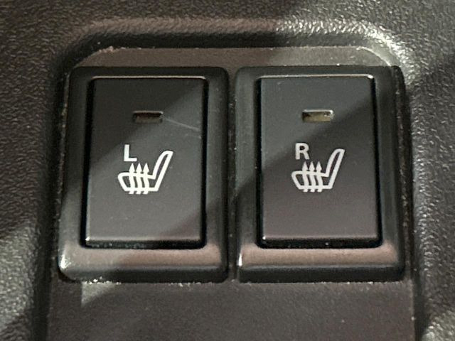 【シートヒーター】寒い日に重宝するシートヒーター!エアコンより早く温まってくれるので寒がりの人も安心ですね♪エアコンの温風は乾燥するから苦手、という方にもをおすすめです。