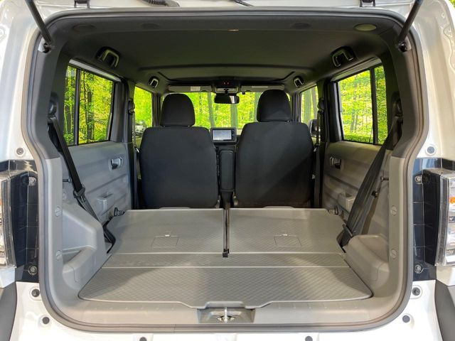 ���i�̂���������ʋ΁A���}���ɏ\���ȉ׎��X�y�[�X���m�ۂ��Ă���܂��B�Z�J���h�V�[�g��|���ƁA�傫�ȉו��̐ύڂ��\�ł���