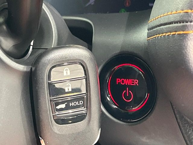 �yHonda�X�}�[�g�L�[�z�J�o����|�P�b�g�ɓ��ꂽ�܂܂ł��h�A�̎{���E�������\�ȃX�}�[�g�L�[�𑕔��B�G���W���̃I���E�I�t�����J�M�����o���K�v����������Ƃ��Ă��֗��ł���