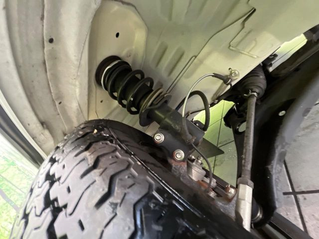 お車を安心してお乗りいただく為には、足回りの定期点検が欠かせません。サービスサポート(有償保証)では無料点検もご提供しており、安心のカーライフをお過ごしいただけるサポート体制が整っています。