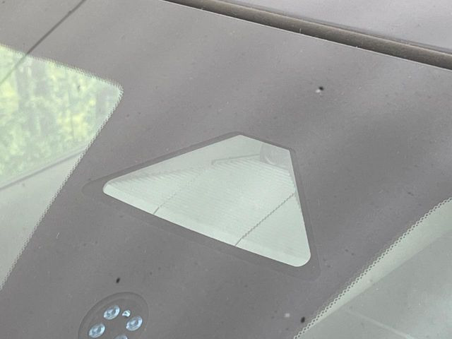 �y�z���_�Z���V���O�z���s���ɑO���̎ԗ�����F�����A�Փ˂������Ȏ��͌x��ƃu���[�L�ŏՓˉ���Ɣ�Q�y�����A�V�X�g�B�����S�Ƀh���C�u�����y���݂��������܂��B