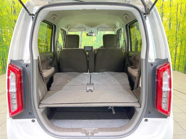 ���i�̂���������ʋ΁A���}���ɏ\���ȉ׎��X�y�[�X���m�ۂ��Ă���܂��B�Z�J���h�V�[�g��|���ƁA�傫�ȉו��̐ύڂ��\�ł���