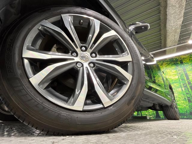 【純正20インチアルミホイール】外観にマッチした純正アルミホイールを装着しております。各種社外アルミホイールや、スタッドレスタイヤも取扱いしております。是非ご相談ください♪