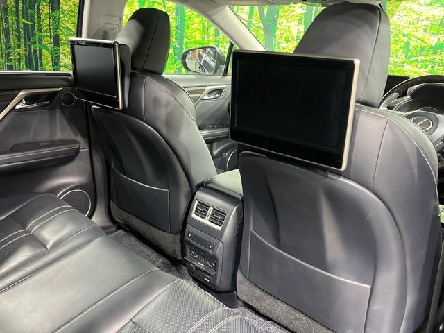 【後席モニター】家族や友人とお出かけする機会が多い方に大人気の後席モニターを装備!見やすい位置に画面がありテレビやDVDの視聴も快適!友達もお子様も、後席にしか乗らなくなるかも??