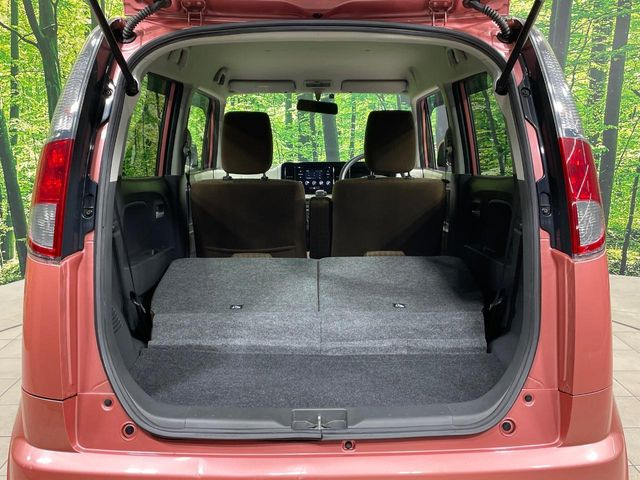 ���i�̂���������ʋ΁A���}���ɏ\���ȉ׎��X�y�[�X���m�ۂ��Ă���܂��B�Z�J���h�V�[�g��|���ƁA�傫�ȉו��̐ύڂ��\�ł���