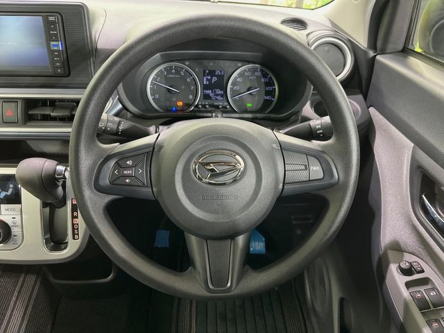 【ステアリングスイッチ】運転中、前方から目線をそらすことなく、オーディオ等の操作が可能な便利機能!安心&快適なドライブを演出してくれます♪