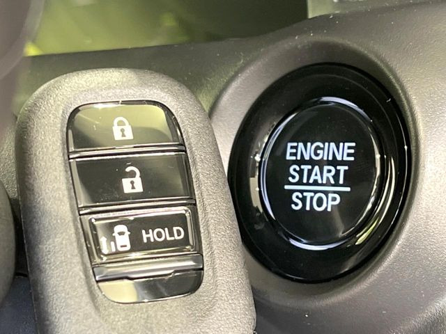 �yHonda�X�}�[�g�L�[�z�J�o����|�P�b�g�ɓ��ꂽ�܂܂ł��h�A�̎{���E�������\�ȃX�}�[�g�L�[�𑕔��B�G���W���̃I���E�I�t�����J�M�����o���K�v����������Ƃ��Ă��֗��ł���