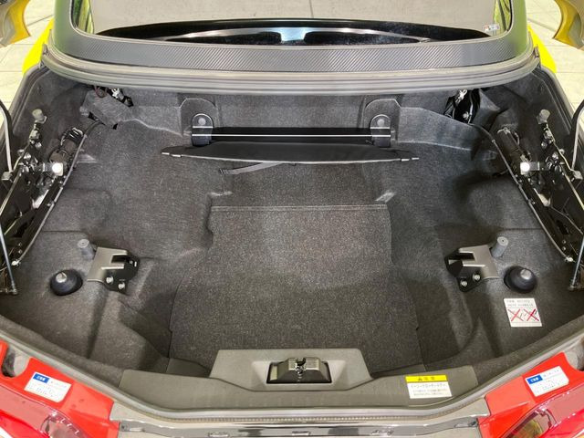 ���i�̂��������ⓙ�ɏ\���ȉ׎��X�y�[�X���m�ۂ��Ă���܂�