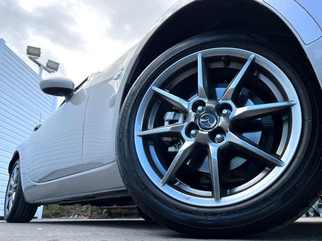 �y����16�C���`�A���~�z�C�[���z�O�ςɃ}�b�`���������A���~�z�C�[���𑕒����Ă���܂��B�e��ЊO�A���~�z�C�[����A�X�^�b�h���X�^�C�����戵�����Ă���܂��B���񂲑��k����������