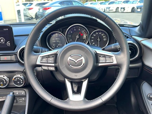 �y�����v�����X�e�A�����O�z�㎿�Ȋv���g�p���邱�ƂŁA��ɂ����������݂ƂĂ��^�]���₷���n���h���ł���