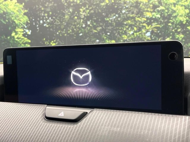 �y12.3�C���`�}�c�_�R�l�N�g�z�ԓ��̕��͋C�Ƀ}�b�`������^�f�B�X�v���C�B�X�}�z�ڑ��ł̃i�r�g�p��Bluetooth�Đ����A�l�X�ȋ@�\���y���߂܂��B�����I�ȃ_�C�������삪�\�ŁA�g��������ǍD�ł��B