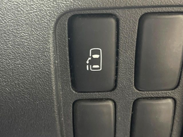 【パワースライドドア】スマートキーや運転席のスイッチでスライドドアの開閉が可能♪電動だから力を入れてドアを開ける必要が無く、小さいお子様でも、重い荷物を持っている時もラクに開け閉めできます♪