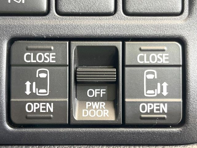 【両側パワースライドドア】スマートキーや運転席のスイッチで後席両側スライドドアの開閉が可能♪電動だから力を入れてドアを開ける必要が無く、小さなお子様でも簡単に開け閉めでき快適です♪