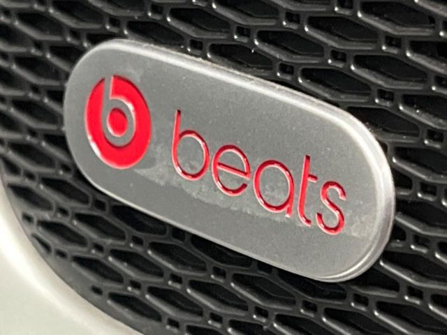 ●beatsサウンドシステム:車種毎に最適なチューニングを施した、Beats Audioプレミアムサウンドシステムを搭載。重厚感のある音楽をお楽しみいただけます。