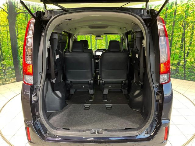 ���i�̂���������ʋ΁A���}���ɏ\���ȉ׎��X�y�[�X���m�ۂ��Ă���܂��B�Z�J���h�V�[�g��|���ƁA�傫�ȉו��̐ύڂ��\�ł���