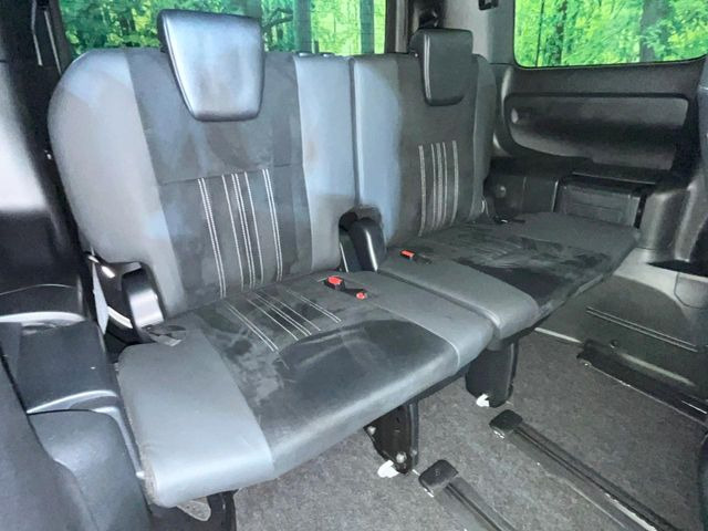 3列目シートはもちろん状態良好☆大人でもゆったりと座って頂けますので、大人数でのお出かけもラクラクです♪ご家族で、気の知れた仲間で、ドライブに行くのが楽しみですね♪