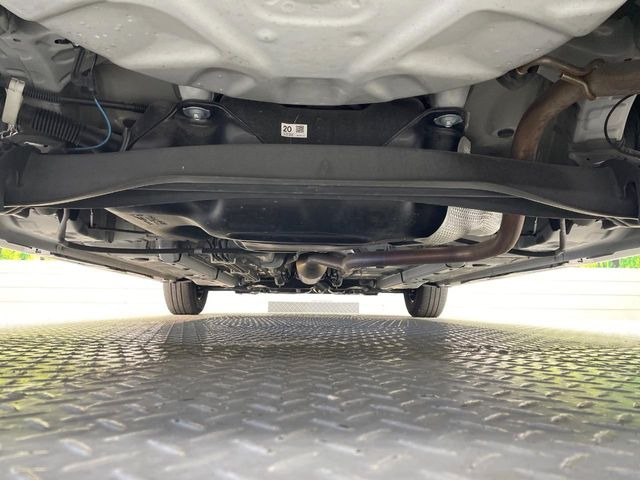 ��D�]�𒸂��Ă���܂��{�f�B�̒e�X�v���b�V���R�[�g���D�]��t���B�ʏ�̃K���X�R�[�g�ƈقȂ�A�ϋv�N��6�N�̖��@���K���X�R�[�e�B���O���A�{�f�B���L���C�ȏ�Ԃɕۂ��Ă���܂��B