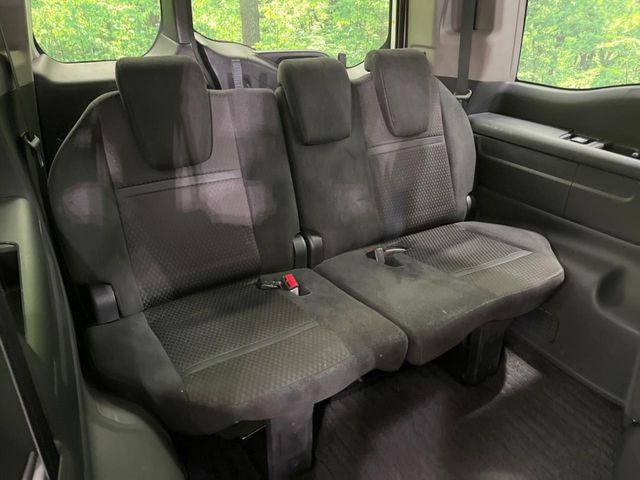 3列目シートはもちろん状態良好☆大人でもゆったりと座って頂けますので、大人数でのお出かけもラクラクです♪ご家族で、気の知れた仲間で、ドライブに行くのが楽しみですね♪