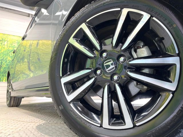 【純正16インチアルミホイール】外観にマッチした純正アルミホイールを装着しております。各種社外アルミホイールや、スタッドレスタイヤも取扱いしております。是非ご相談ください♪