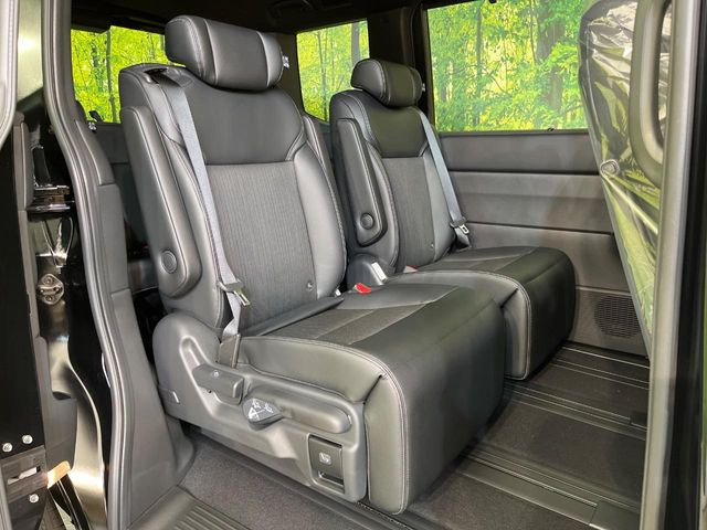 高品質なオリジナルフロアマットもオプションにてご用意しております。お好きなデザインやカラーをお車に合わせて選んでいただくことができます♪