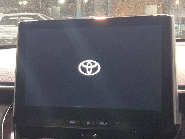 �y10.5�C���` �f�B�X�v���C�I�[�f�B�I�z���ʂ̃f�B�X�v���C��AppleCarPlay��AndroidAuto�����p�\�B�傫�ȉ�ʂŃX�}�z�i�r�A�v���������p���������܂���