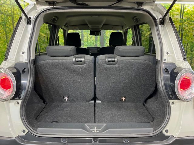普段のお買い物や通勤、送迎等に十分な荷室スペースを確保しております。セカンドシートを倒すと、大きな荷物の積載も可能です♪