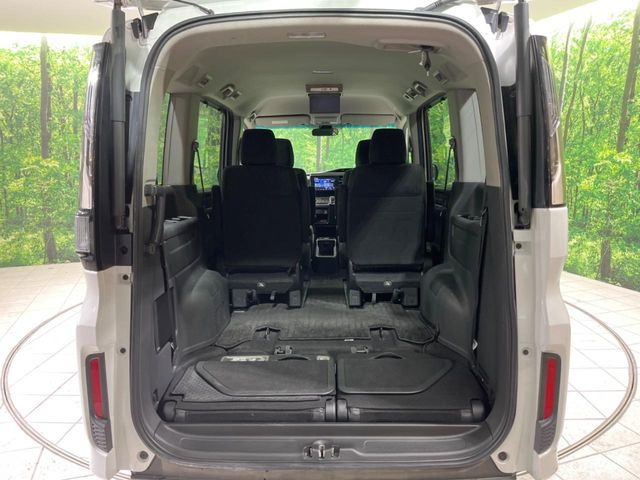 普段のお買い物や通勤、送迎等に十分な荷室スペースを確保しております。セカンドシートを倒すと、大きな荷物の積載も可能です♪