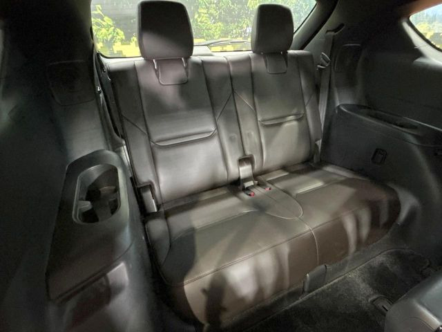 3列目シートはもちろん状態良好☆大人でもゆったりと座って頂けますので、大人数でのお出かけもラクラクです♪ご家族で、気の知れた仲間で、ドライブに行くのが楽しみですね♪