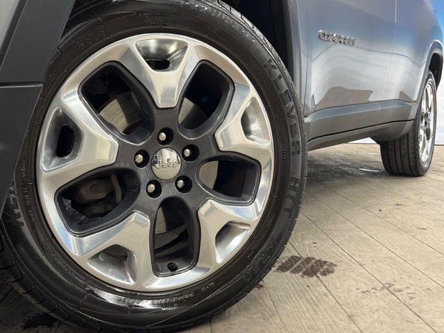 ●純正インチアルミホイール:輸入車ならではの卓越した走りを支えるホイールと足回りです!日本車の走りに慣れている方にもぜひ体感して頂きたいほど、高いレベルでまとまっています!