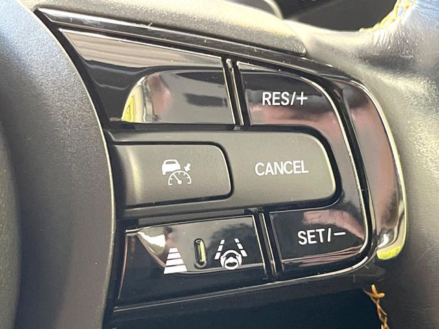 【アダプティブクルーズコントロール】高速道路での長距離走行が楽に!!自動で速度を保つクルーズコントロールが、衝突軽減システムと連携し、前方の車両を感知して車間を保つように速度調節してくれます!!