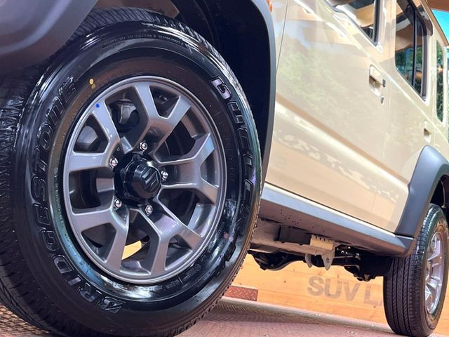 �y����15�C���`�A���~�z�C�[���z�O�ςɃ}�b�`���������A���~�z�C�[���𑕒����Ă���܂��B�e��ЊO�A���~�z�C�[����A�X�^�b�h���X�^�C�����戵�����Ă���܂��B���񂲑��k����������