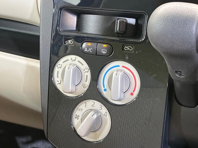 寒い冬も暑い夏も全席に快適な空調を届けてくれる、ダイヤル式エアコンを装備♪