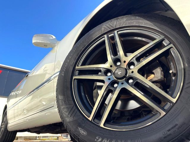 �y17�C���`�A���~�z�C�[���z�O�ςɃ}�b�`�����A���~�z�C�[���𑕒����Ă���܂��B�e��A���~�z�C�[����A�X�^�b�h���X�^�C�����戵�����Ă���܂��B���񂲑��k����������