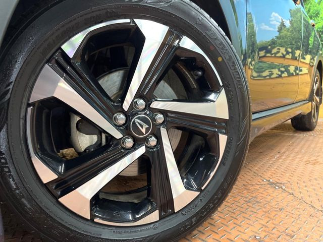 �y����17�C���`�A���~�z�C�[���z�O�ςɃ}�b�`���������A���~�z�C�[���𑕒����Ă���܂��B�e��ЊO�A���~�z�C�[����A�X�^�b�h���X�^�C�����戵�����Ă���܂��B���񂲑��k����������