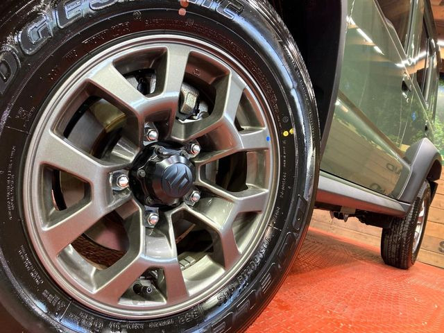 �y����15�C���`�A���~�z�C�[���z�O�ςɃ}�b�`���������A���~�z�C�[���𑕒����Ă���܂��B�e��ЊO�A���~�z�C�[����A�X�^�b�h���X�^�C�����戵�����Ă���܂��B���񂲑��k����������