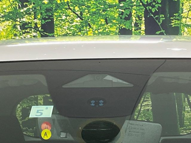 �y�z���_�Z���V���O�z���s���ɑO���̎ԗ�����F�����A�Փ˂������Ȏ��͌x��ƃu���[�L�ŏՓˉ���Ɣ�Q�y�����A�V�X�g�B�����S�Ƀh���C�u�����y���݂��������܂��B