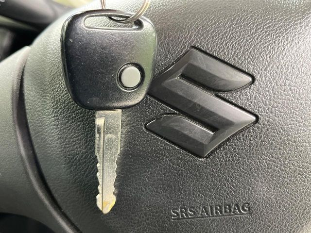 【キーレス】少し離れた場所からでもボタン一つでドアの開錠・施錠ができるのでとっても便利!ドアの鍵穴周りに傷をつけることもありません♪