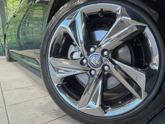 �y����18�C���`�A���~�z�C�[���z�O�ςɃ}�b�`���������A���~�z�C�[���𑕒����Ă���܂��B�e��ЊO�A���~�z�C�[����A�X�^�b�h���X�^�C�����戵�����Ă���܂��B���񂲑��k����������