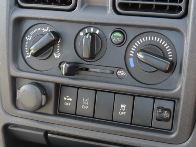 エアコン装備。温度設定ができて、室内快適ですよ。