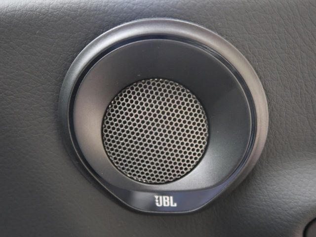 �yJBL�T�E���h�V�X�e���z���[�J�[�I�v�V�����̍��i�ʃT�E���h�V�X�e���𓋍ځB��p�̃`���[�j���O���{���ꂽ�召�l�X�ȃX�s�[�J�[����ǎ��ȃT�E���h���t�ł��A�Տꊴ���ӂ�鉹����Ԃ����o���܂��B