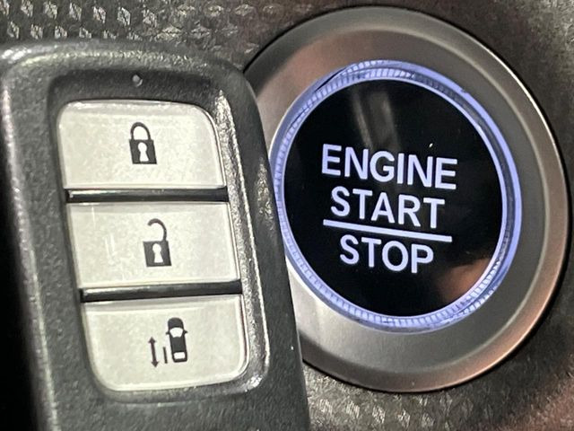 �yHonda�X�}�[�g�L�[�z�J�o����|�P�b�g�ɓ��ꂽ�܂܂ł��h�A�̎{���E�������\�ȃX�}�[�g�L�[�𑕔��B�G���W���̃I���E�I�t�����J�M�����o���K�v����������Ƃ��Ă��֗��ł���