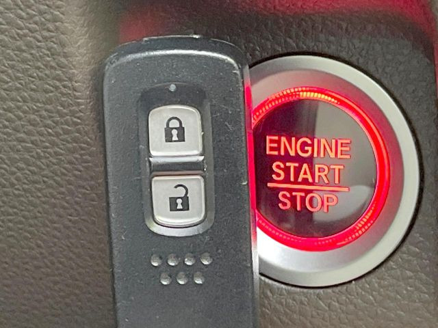 �yHonda�X�}�[�g�L�[�z�J�o����|�P�b�g�ɓ��ꂽ�܂܂ł��h�A�̎{���E�������\�ȃX�}�[�g�L�[�𑕔��B�G���W���̃I���E�I�t�����J�M�����o���K�v����������Ƃ��Ă��֗��ł���