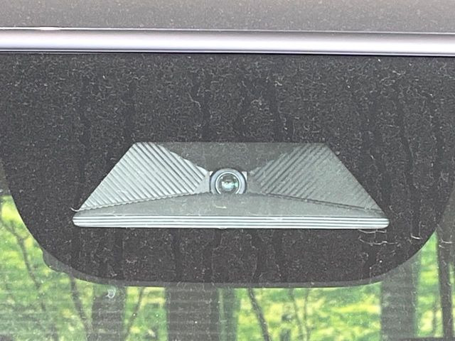 �y�z���_�Z���V���O�z���s���ɑO���̎ԗ�����F�����A�Փ˂������Ȏ��͌x��ƃu���[�L�ŏՓˉ���Ɣ�Q�y�����A�V�X�g�B�����S�Ƀh���C�u�����y���݂��������܂��B