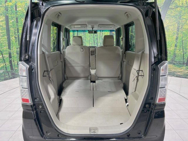 ���i�̂���������ʋ΁A���}���ɏ\���ȉ׎��X�y�[�X���m�ۂ��Ă���܂��B�Z�J���h�V�[�g��|���ƁA�傫�ȉו��̐ύڂ��\�ł���