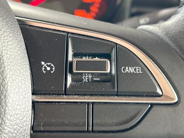 【クルーズコントロール】高速道路もラクラク走行。アクセルを離しても一定速度で走行ができ、長距離運転時の負担を軽減!加速・減速も簡単なスイッチ操作で調整できます。