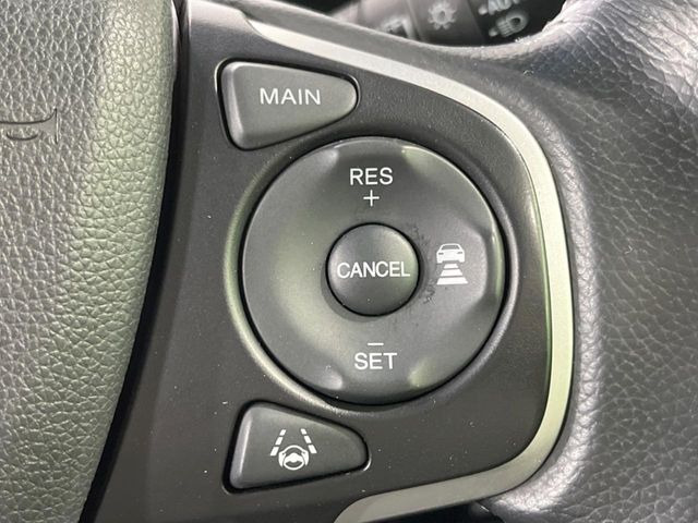 【アダプティブクルーズコントロール】高速道路での長距離走行が楽に!!自動で速度を保つクルーズコントロールが、衝突軽減システムと連携し、前方の車両を感知して車間を保つように速度調節してくれます!!