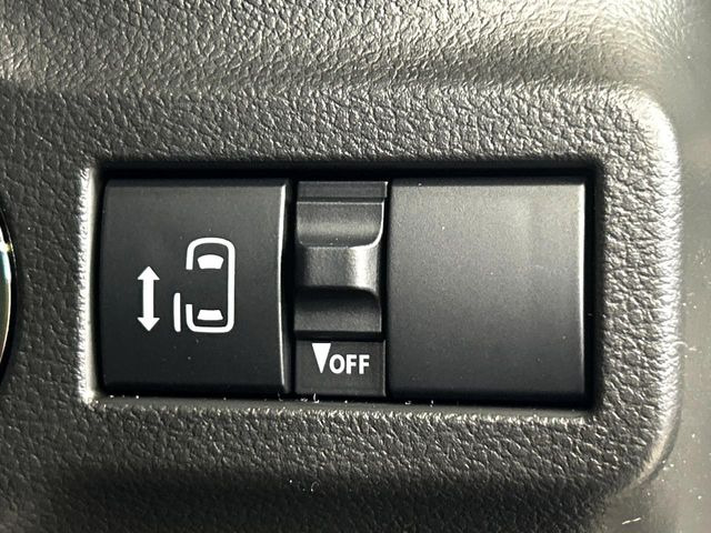 【パワースライドドア】スマートキーや運転席のスイッチでスライドドアの開閉が可能♪電動だから力を入れてドアを開ける必要が無く、小さいお子様でも、重い荷物を持っている時もラクに開け閉めできます♪